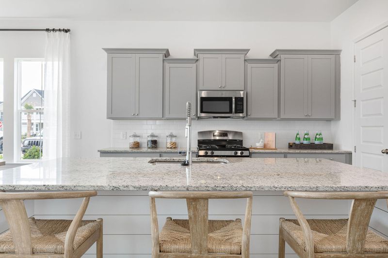 1093 Keeper Ln, Summerville, SC 29485