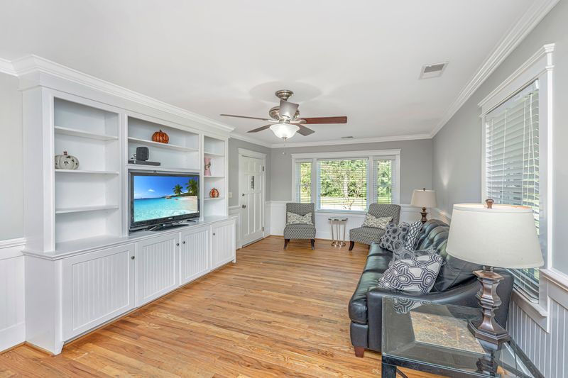 417 Embassy Dr, Summerville, SC 29483