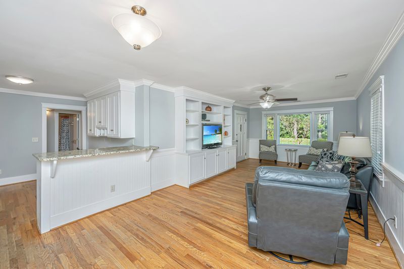 417 Embassy Dr, Summerville, SC 29483