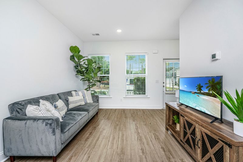 2966 Evening Tide Dr, Hanahan, SC 29410