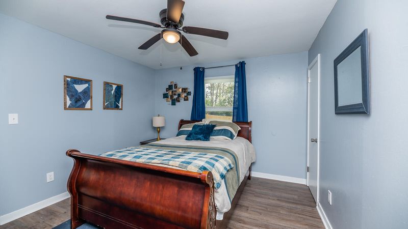 2333 Falcon Rd, North Charleston, SC 29406