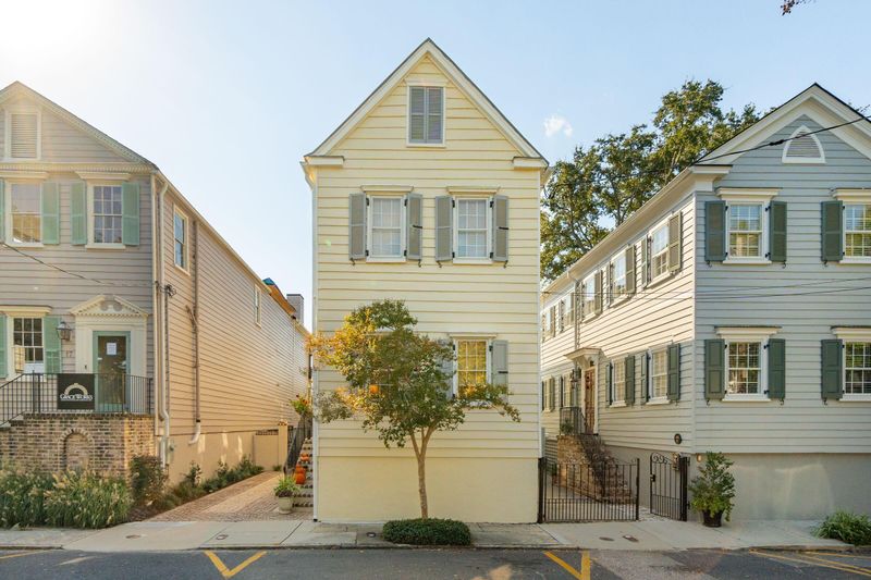 19 Logan St, Charleston, SC 29401