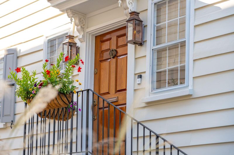 19 Logan St, Charleston, SC 29401
