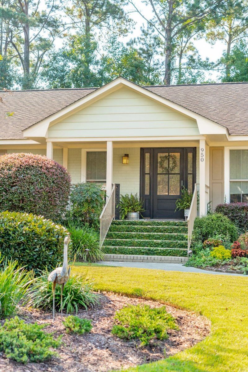950 Law Ln, Mount Pleasant, SC 29464