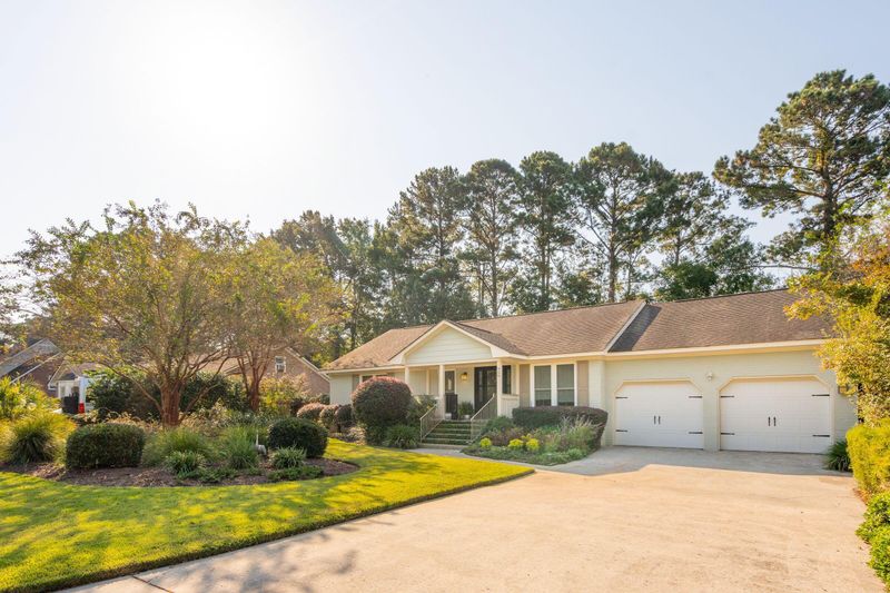 950 Law Ln, Mount Pleasant, SC 29464