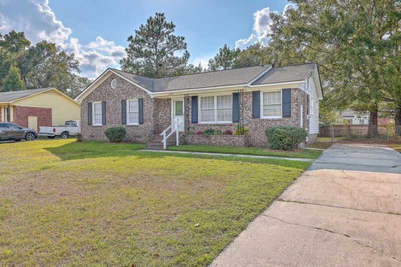7653 Kings Grant Ln, North Charleston, SC 29420