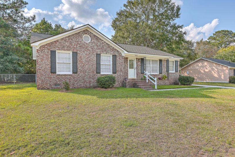 7653 Kings Grant Ln, North Charleston, SC 29420