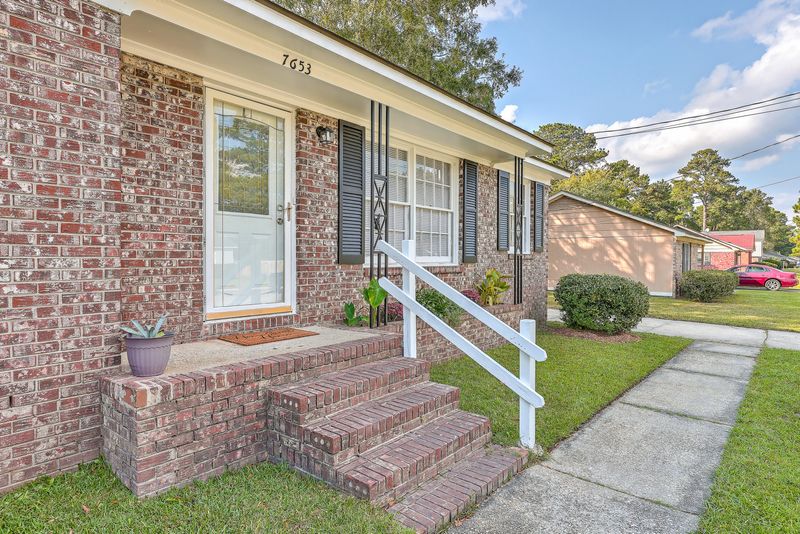 7653 Kings Grant Ln, North Charleston, SC 29420