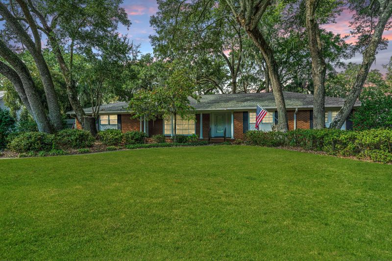 1835 Wilshire Dr, Charleston, SC 29407