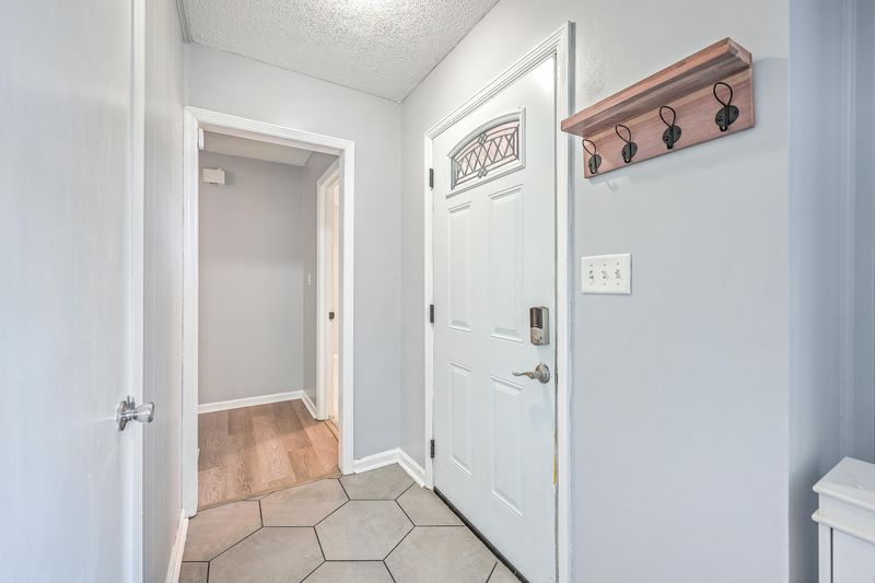 4968 Foxwood Dr, North Charleston, SC 29418