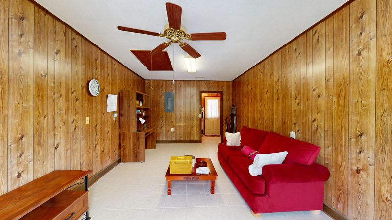 219 Horseshoe Dr, Goose Creek, SC 29445