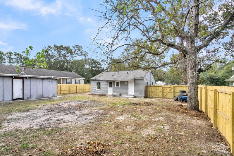 5806 Sedgefield Dr, Hanahan, SC 29410