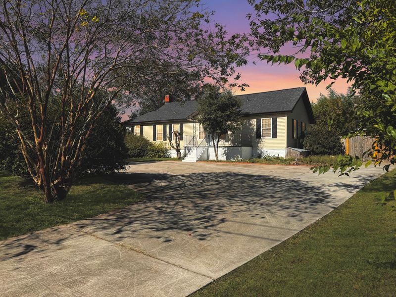 1914 Aichele Dr, Charleston, SC 29406