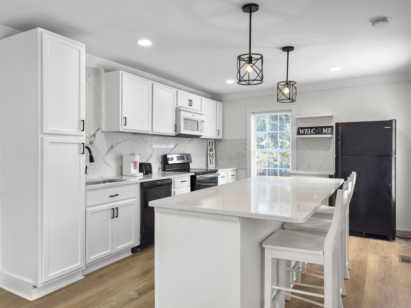 1914 Aichele Dr, Charleston, SC 29406
