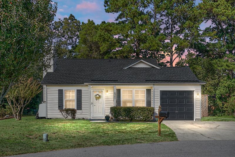 8583 Sunburst Ct, North Charleston, SC 29406