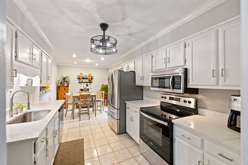 613 Flamingo Dr, Ladson, SC 29456