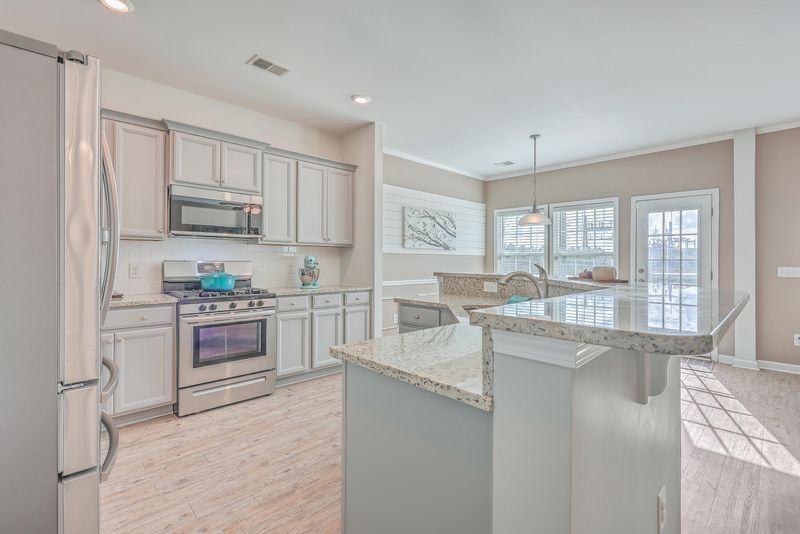 215 Firewheel Ct, Summerville, SC 29486