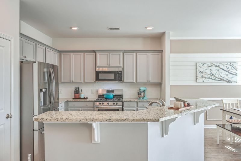 215 Firewheel Ct, Summerville, SC 29486