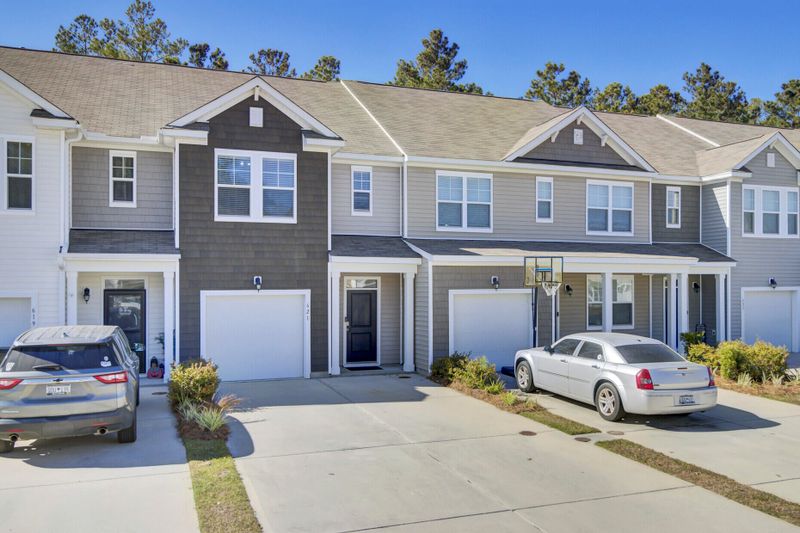 621 Hilchot Dr, Summerville, SC 29486