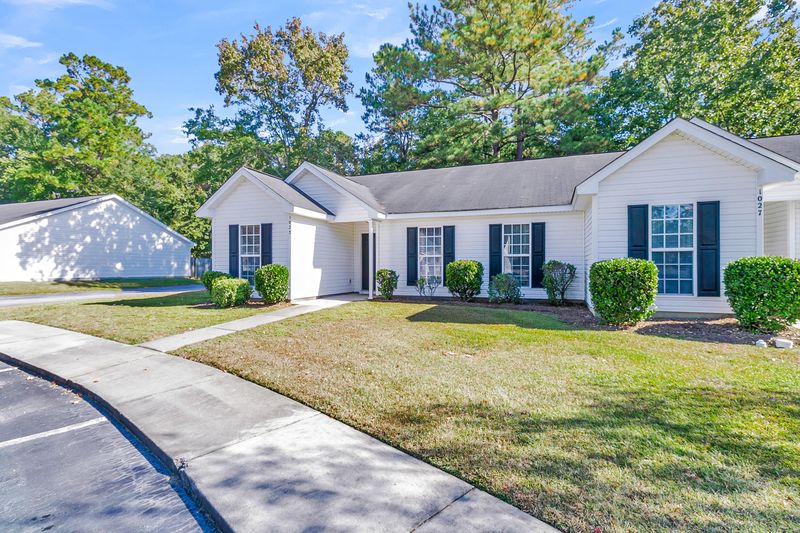 1025 Longview Dr, Goose Creek, SC 29445