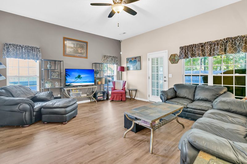1025 Longview Dr, Goose Creek, SC 29445