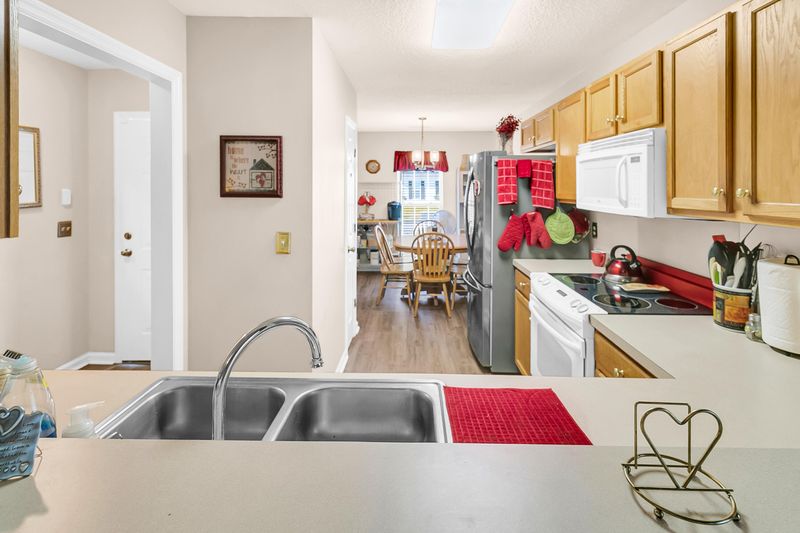 1025 Longview Dr, Goose Creek, SC 29445