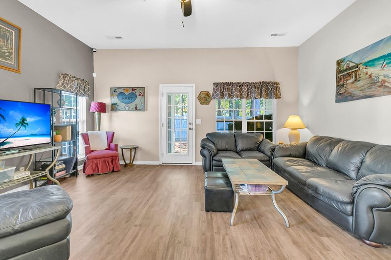 1025 Longview Dr, Goose Creek, SC 29445