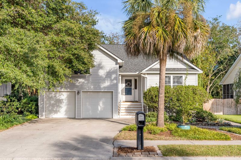 1588 Ocean Neighbors Blvd, Charleston, SC 29412