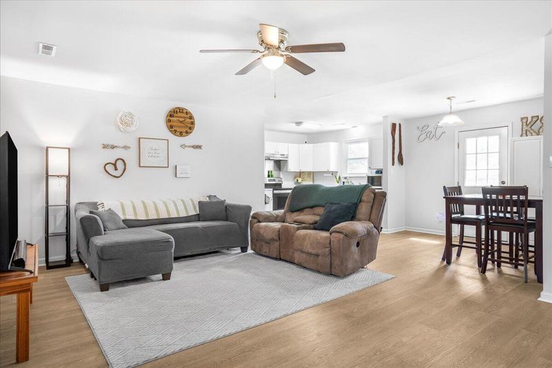 208 Shamrock Dr, Summerville, SC 29483
