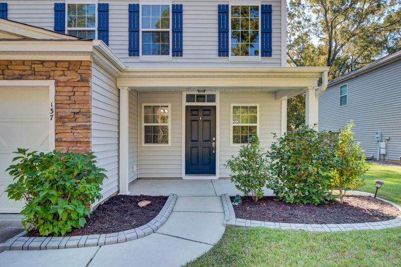 137 Farm Quarters Dr, Goose Creek, SC 29445
