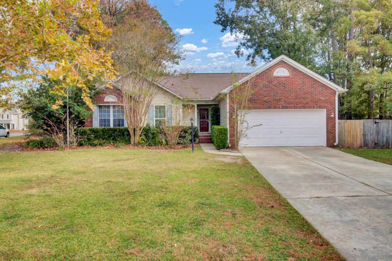 100 Kingsbridge Dr, Goose Creek, SC 29445