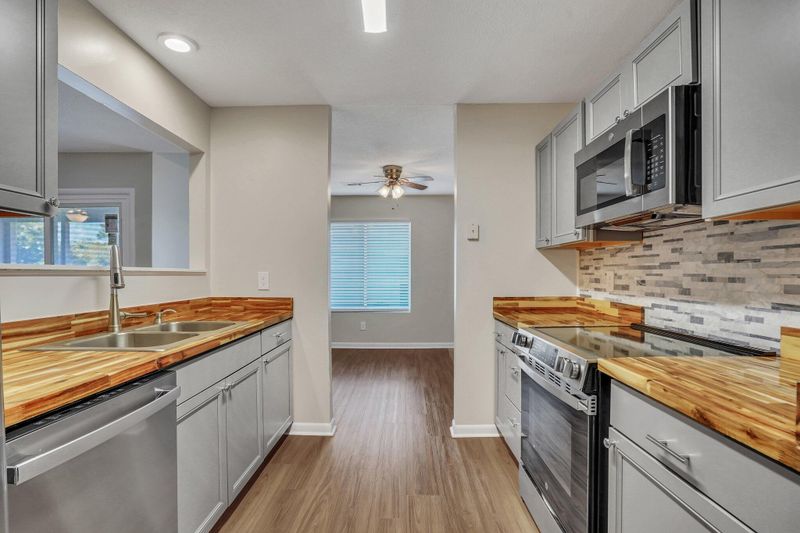 608 Waterwood Dr, Goose Creek, SC 29445