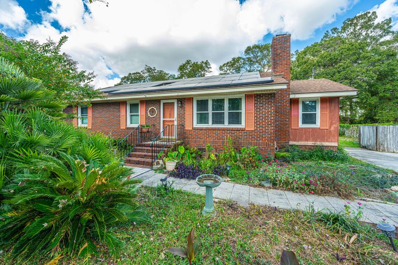 1904 Aichele Dr, North Charleston, SC 29406