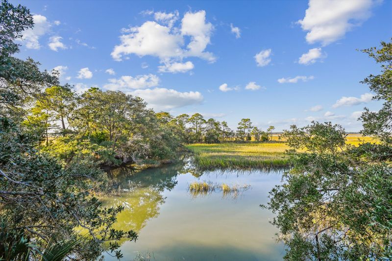 814 E Cooper Ave, Folly Beach, SC 29439