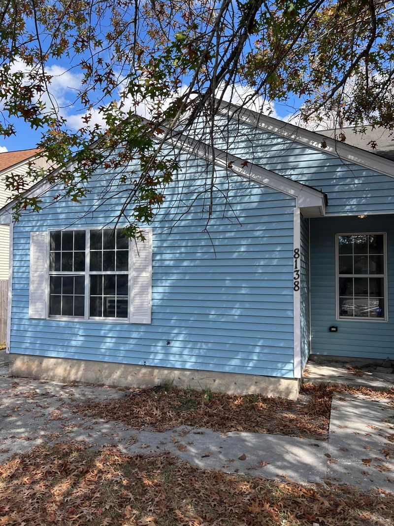 8138 Honeysuckle Lake Dr, North Charleston, SC 29420