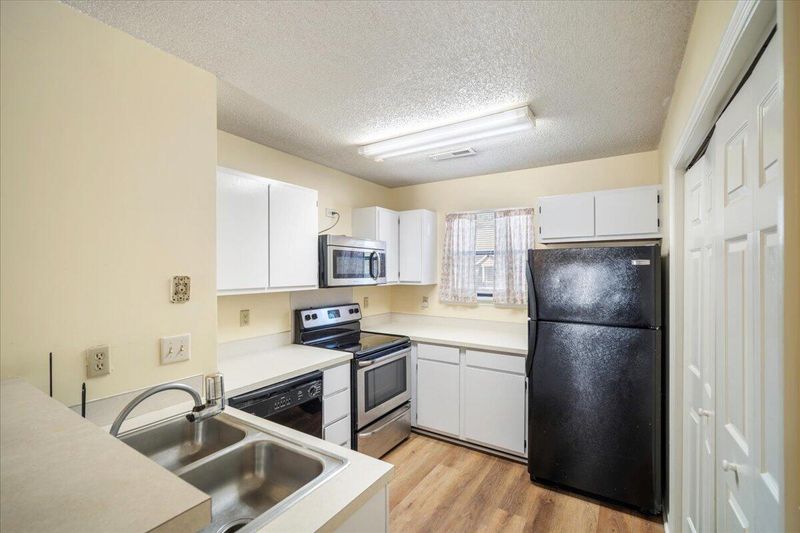 931 E Estates Blvd #A, Charleston, SC 29414