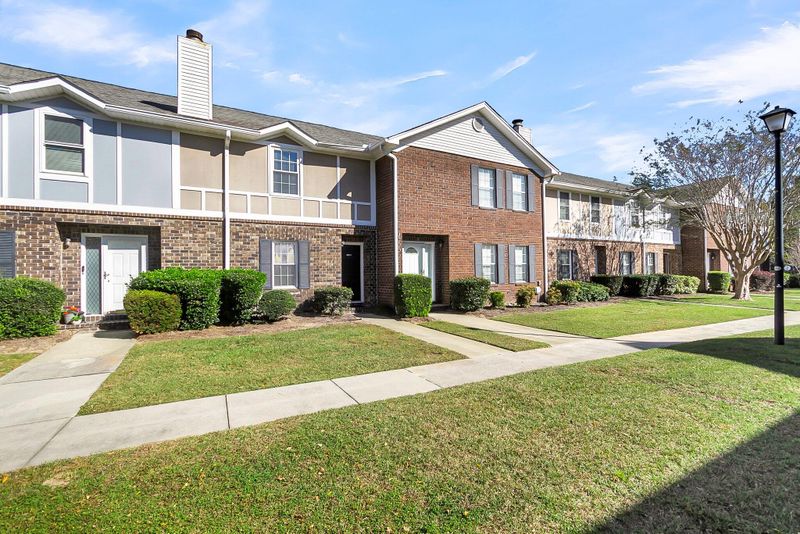 2911 Cathedral Ln, Charleston, SC 29414