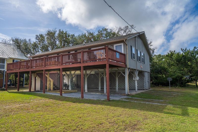 2702 Myrtle St, Edisto Island, SC 29438