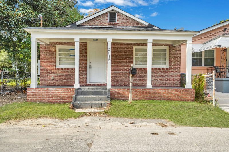 2016 Echo Ave, North Charleston, SC 29405