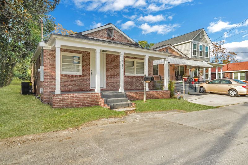 2016 Echo Ave, North Charleston, SC 29405