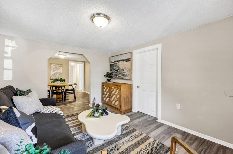 2016 Echo Ave, North Charleston, SC 29405