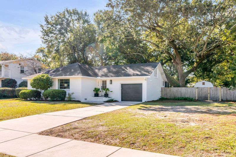 1079 Cottingham Dr, Mount Pleasant, SC 29464