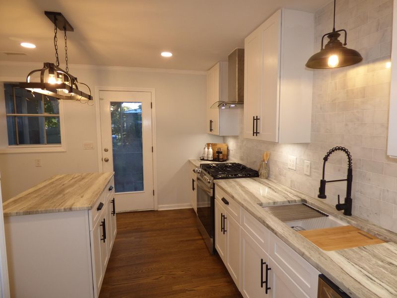 1278 S Lenevar Dr, Charleston, SC 29407