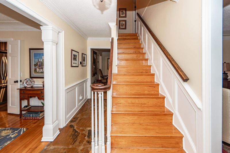 304 Lakeview Dr, Summerville, SC 29485