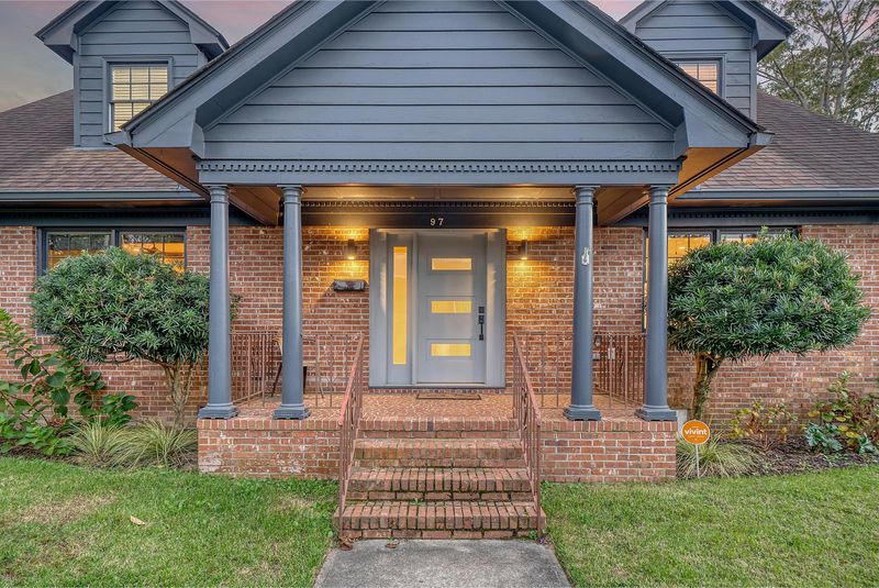 97 Peachtree St, Charleston, SC 29403