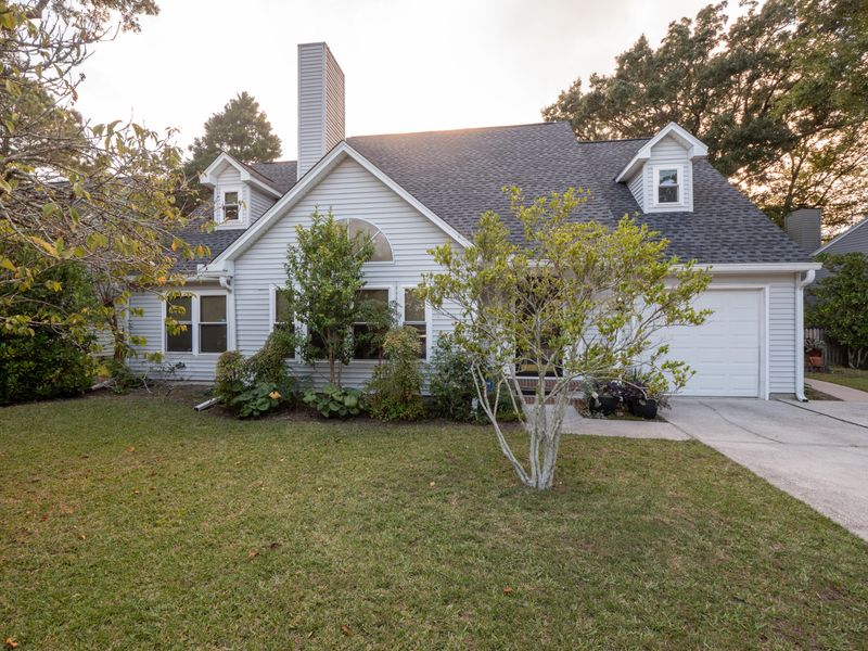 1370 Center Lake Dr, Mount Pleasant, SC 29464