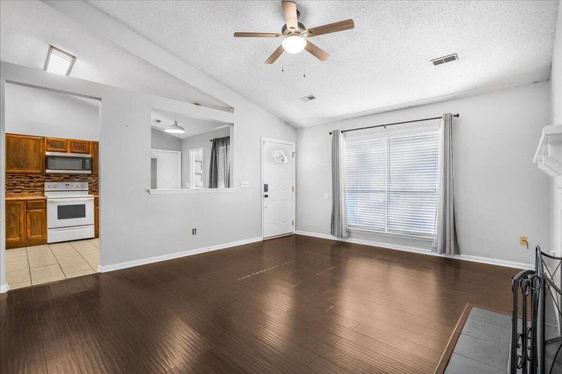 200 Birmingham Dr, Summerville, SC 29486