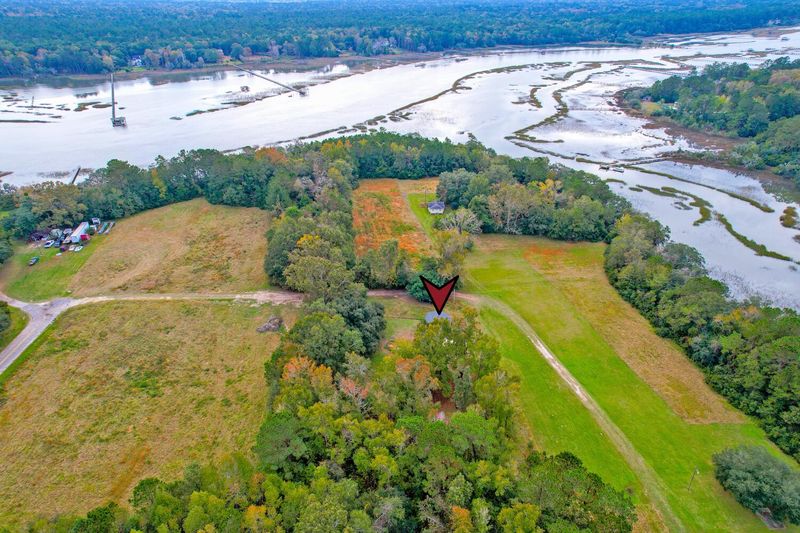 2191 Birds Nest Rd, Wadmalaw Island, SC 29487