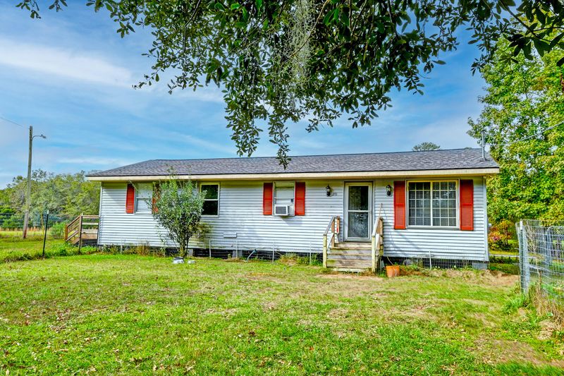 2191 Birds Nest Rd, Wadmalaw Island, SC 29487