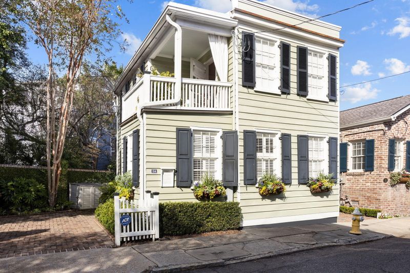 154 Tradd St, Charleston, SC 29401